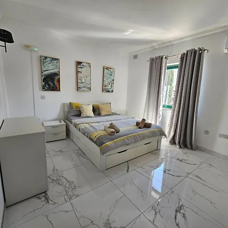 St Pauls Bay Modern Two Bedroom With Pool